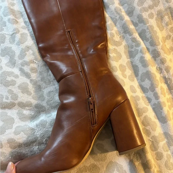 William Knee High Boot - Picture 7 of 8